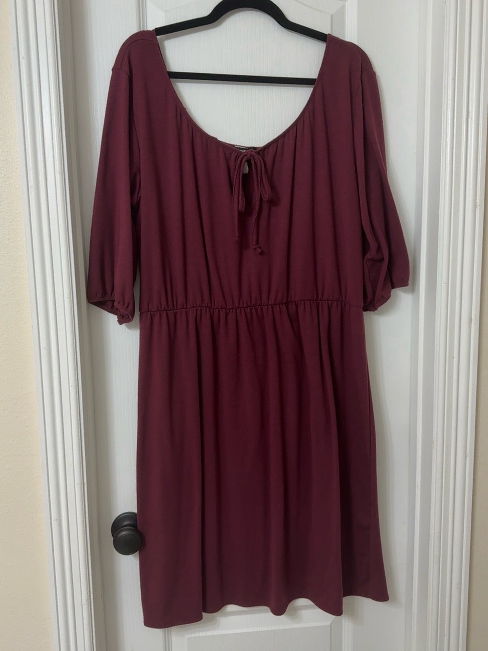 Promises burgundy scoop neckline front tie elastic cinched waist 3/4 sleeves L